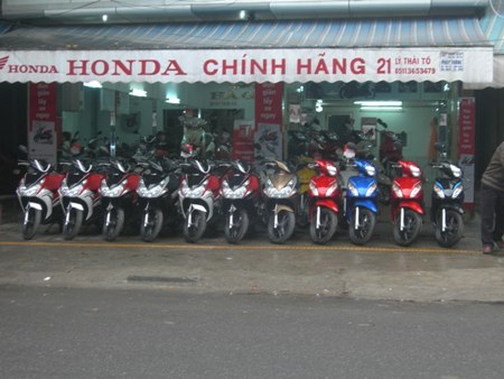 Motorbike market gloomy as customers tighten spending - 1