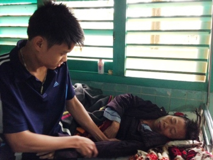 Poor boy takes care of mother with cancer - 2 Poor boy takes care of mother with cancer - 2