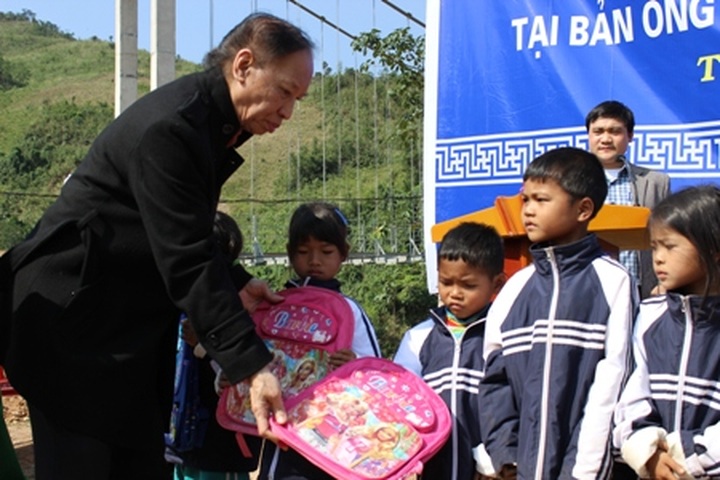 New DTiNews bridge helps students in Ong Tu - 5 New DTiNews bridge helps students in Ong Tu - 5