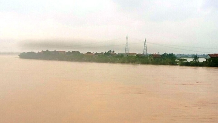 Quang Binh faces continued serious flooding - 1