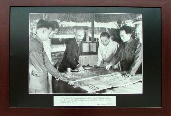 Dien Bien Phu photos displayed at General Giap’s tomb - 4 Dien Bien Phu photos displayed at General Giap’s tomb - 4