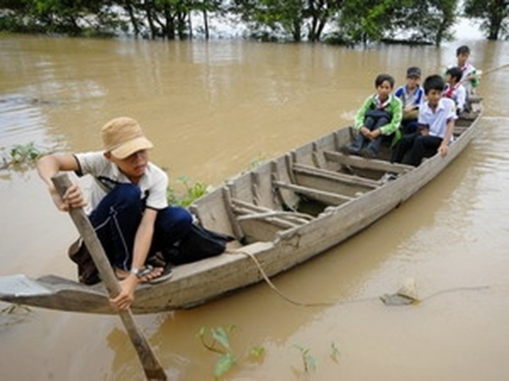 More aid for Dong Thap flood victims - 1