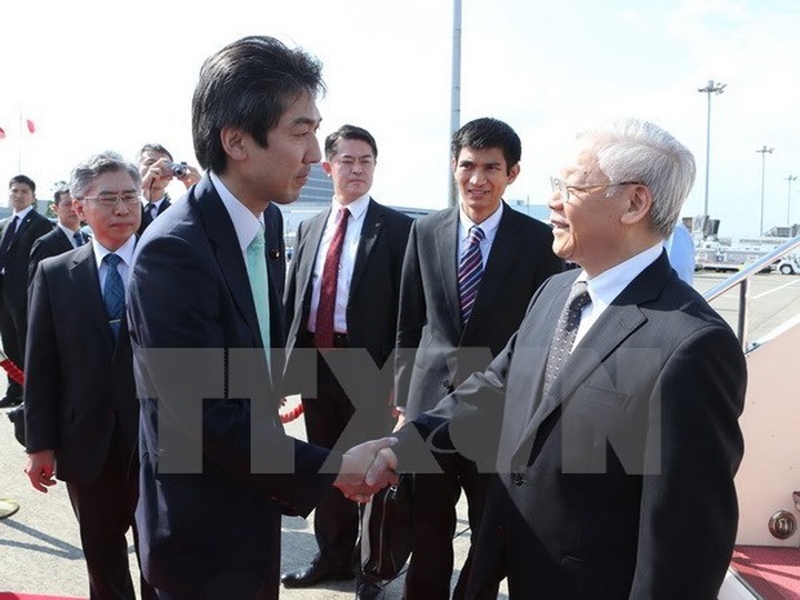 Vietnam, Japan issue joint vision on relations, ink six deals - 1