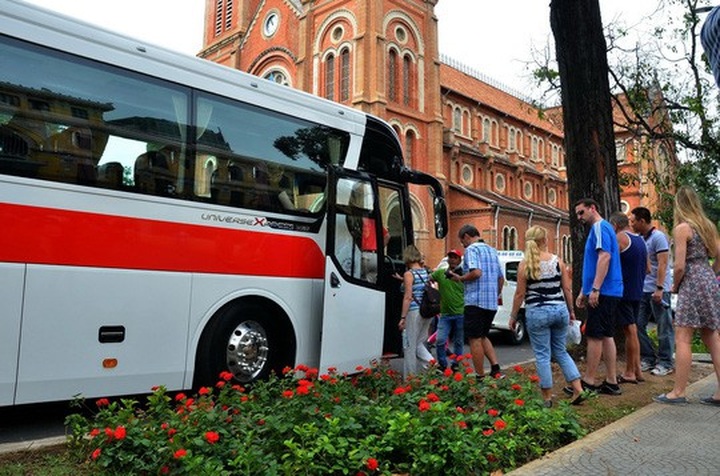 HCM City offers discount tours to celebrate 320th anniversary - 1