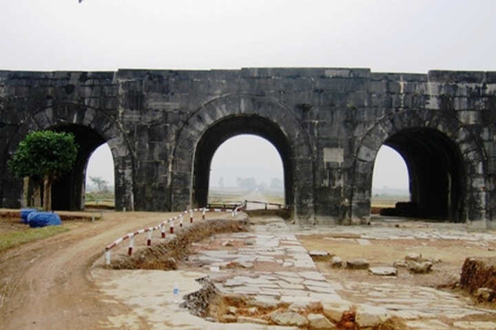 Ho Dynasty Citadel excavations reveal old path - 3 Ho Dynasty Citadel excavations reveal old path - 3