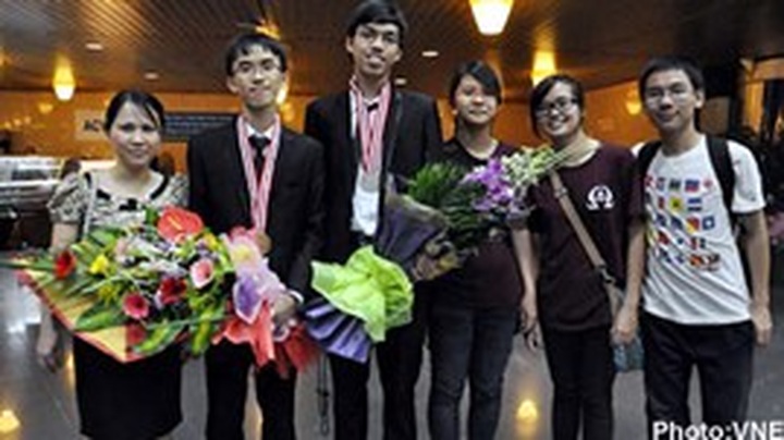 Vietnam wins two golds at International Physics Olympiad - 1