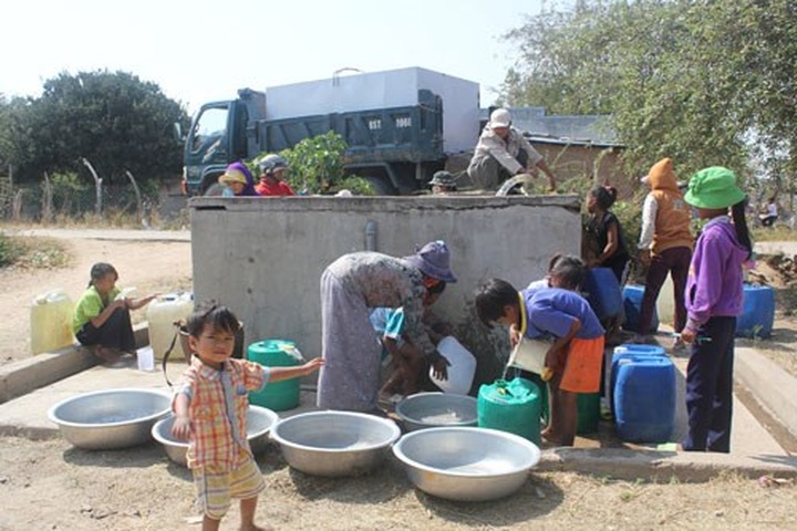 Vietnam’s central, southern regions in serious drought - 3