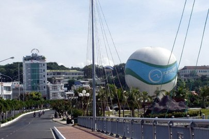 Gaze down at Nha Trang from a hot-air balloon - 1