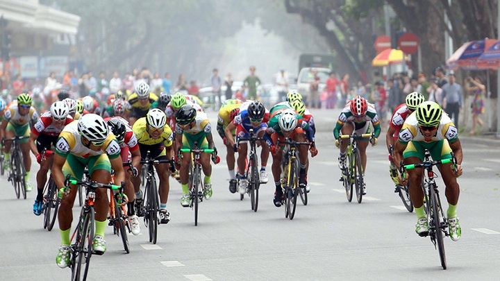 Cycling tour kicks off to mark National Reunification Day - 1 Cycling tour kicks off to mark National Reunification Day - 1