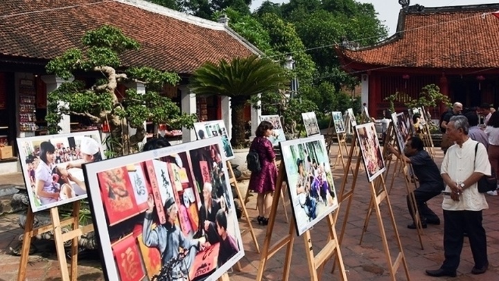 Photo exhibition on Hanoi opens - 1