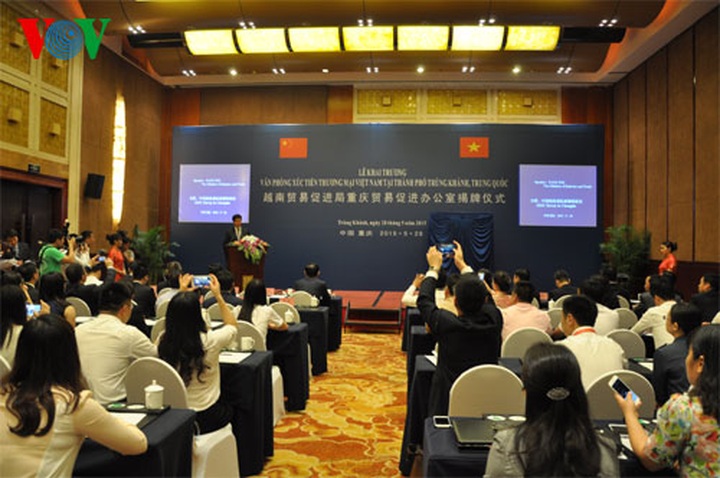First Vietnamese trade office opens in China - 1