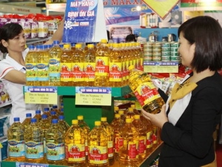 Hanoi sees slight CPI rise in November - 1