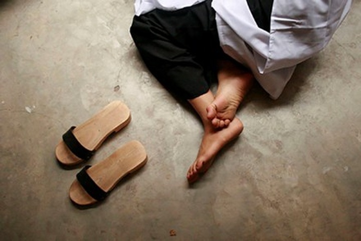 Traditional sandals making a dying craft - 1 Traditional sandals making a dying craft - 1