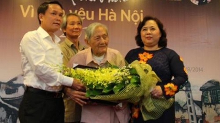 Veteran Hanoi study researcher wins Bui Xuan Phai Grand Prize - 1