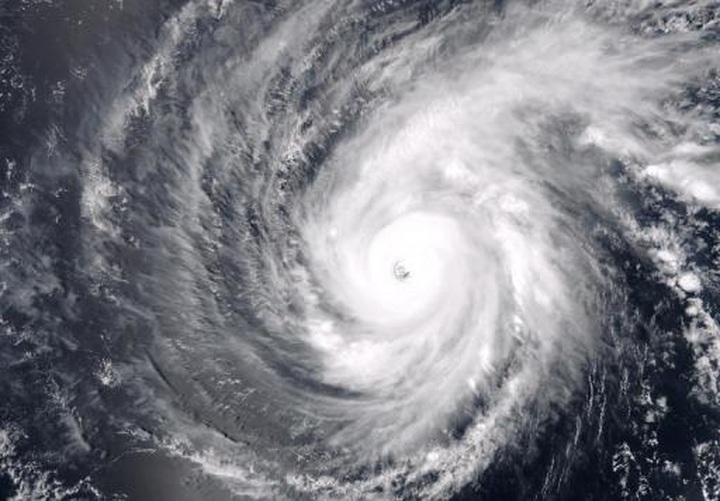 Maysak weakens but thousands being evacuated in Philippines - 1