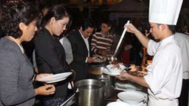 Standard Chartered embarks US$35 million in restaurant chain - 1