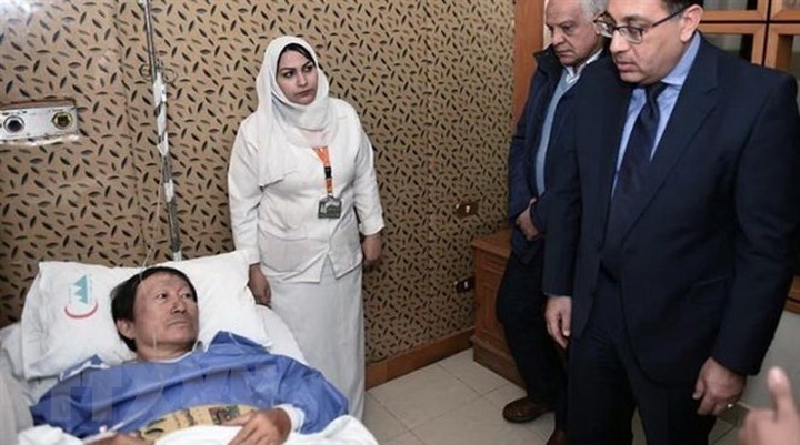 Egyptian PM visits injured Vietnamese tourists in roadside bomb - 1 Egyptian PM visits injured Vietnamese tourists in roadside bomb - 1
