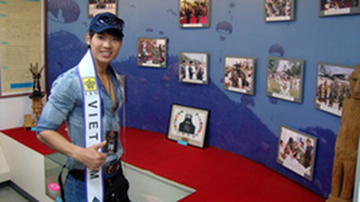 Male supermodel to compete in Mister World - 1