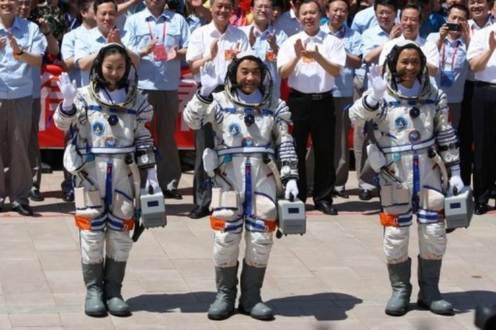 China astronaut teaches lesson from space - 1 China astronaut teaches lesson from space - 1