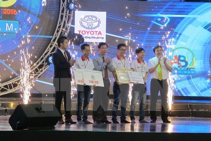 Lac Hong University named winner of Robocon Vietnam 2016 - 1