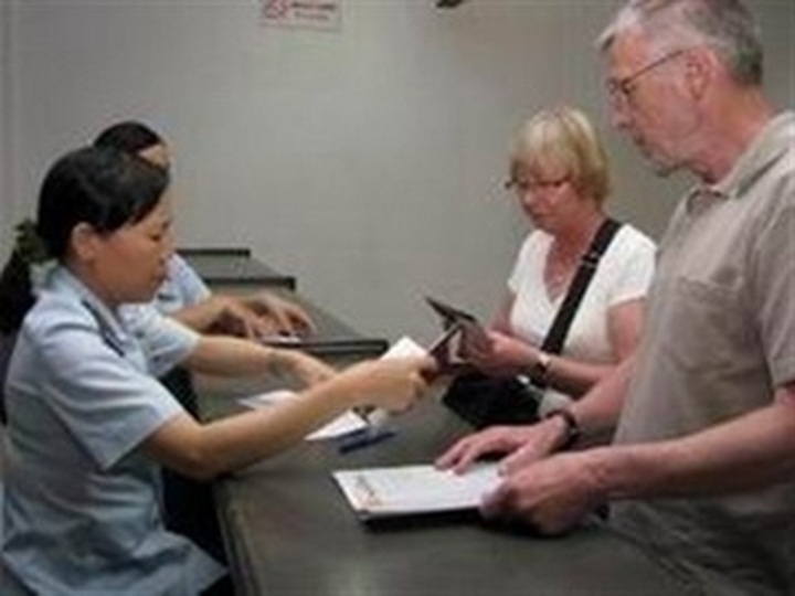 Overseas visitors can now claim VAT refund - 1