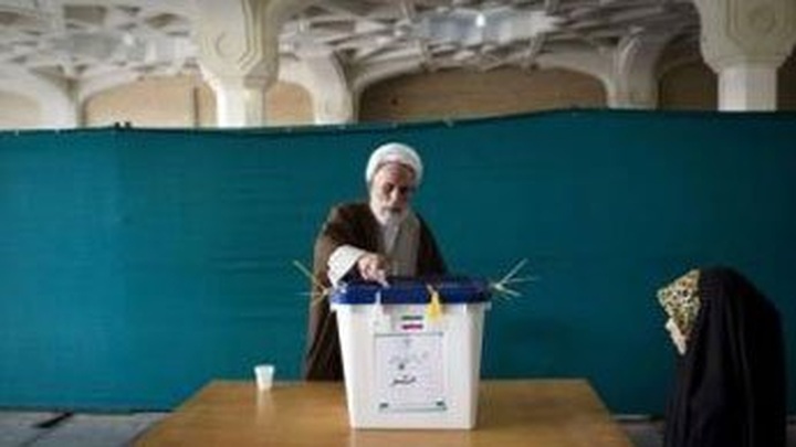 Iran begins voting to elect new president: television - 1