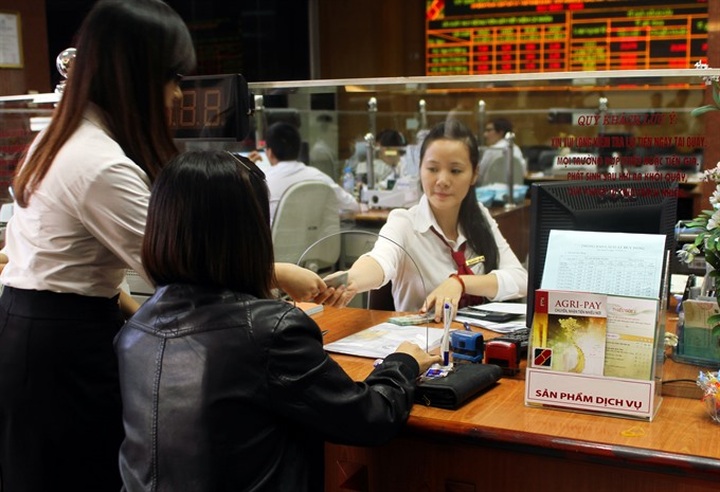 Deputy PM signs no-cash policy - 1