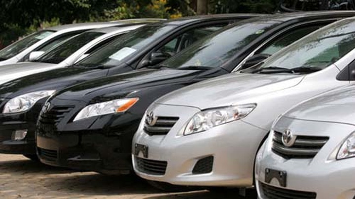 Economic downturn slows auto sales - 1