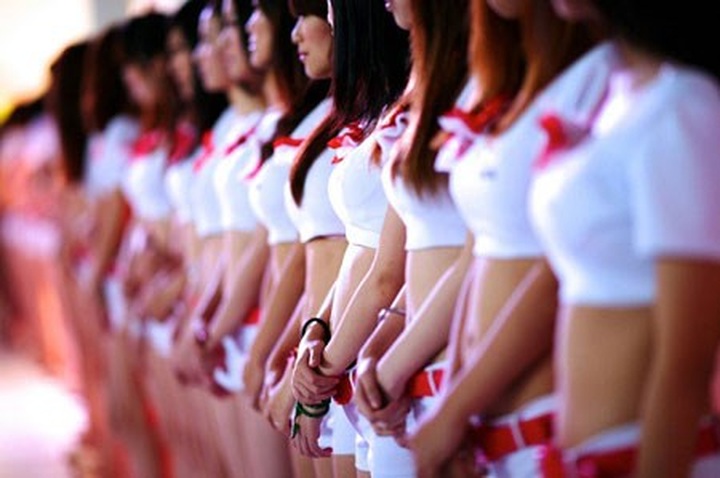 More young women choose to be promotion girls - 1