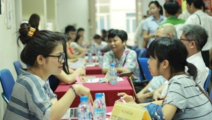 Graduate unemployment rises - 1