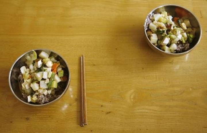 Pay-what-you-like restaurant in China loses thousands - 1