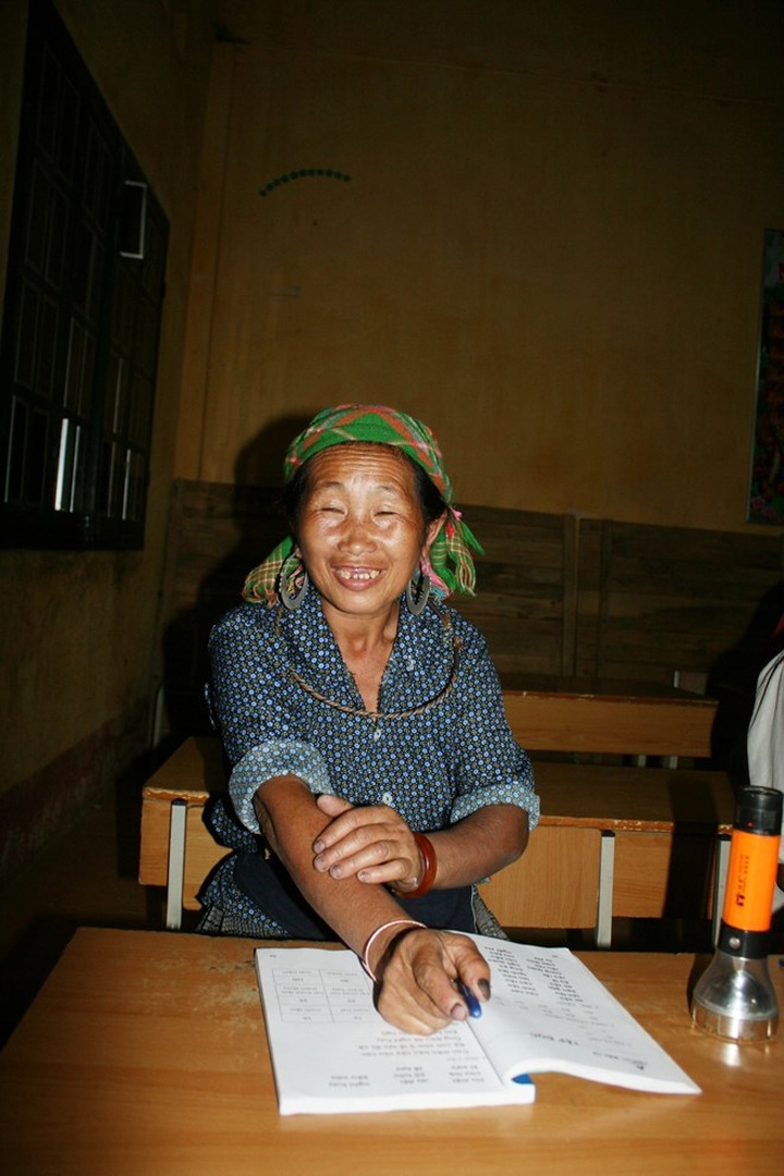 Night school for Mong adults in Yen Bai Province - 3 Night school for Mong adults in Yen Bai Province - 3