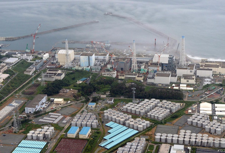 Hundreds sue makers of Fukushima nuclear plant - 1