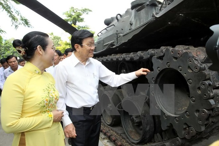 Former prisoners of war meet to review revolutionary tradition - 1