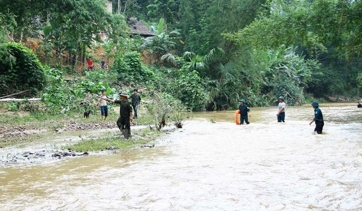 PM orders measures to cope with floods in northern provinces - 1