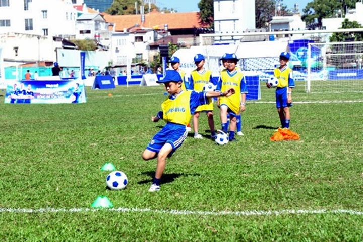 Local young footballers to meet Chelsea FC stars - 3