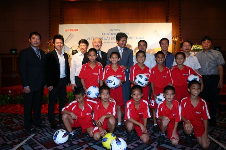 Hanoi primary kids to get professional football training - 1