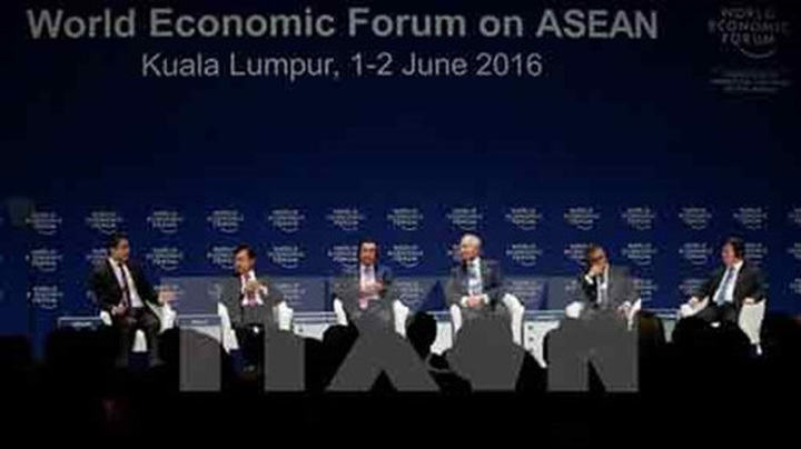 Vietnam attends 25th World Economic Forum on ASEAN - 1