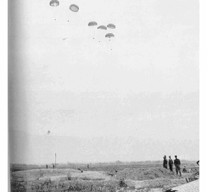 Songs of Dien Bien Phu: French parachute supplies - 1