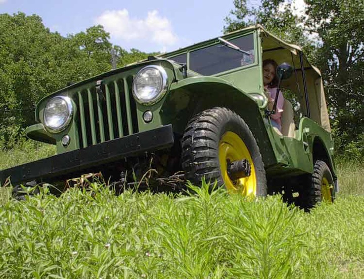 Tourist team cross Vietnam by jeep - 1 Tourist team cross Vietnam by jeep - 1