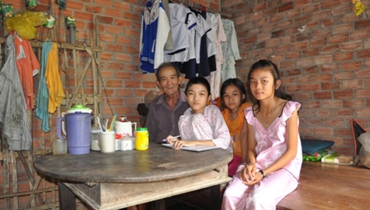 The unfortunate life of three small sisters - 1