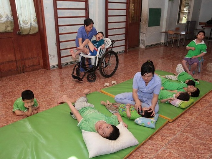 President meets with role model disabled - 1 President meets with role model disabled - 1