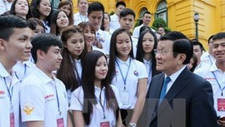 State President meets young Vietnamese expatriates - 1 State President meets young Vietnamese expatriates - 1