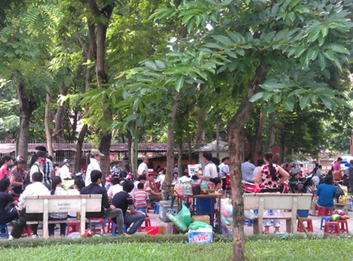 Services boom during university entrance exam period - 3 Services boom during university entrance exam period - 3