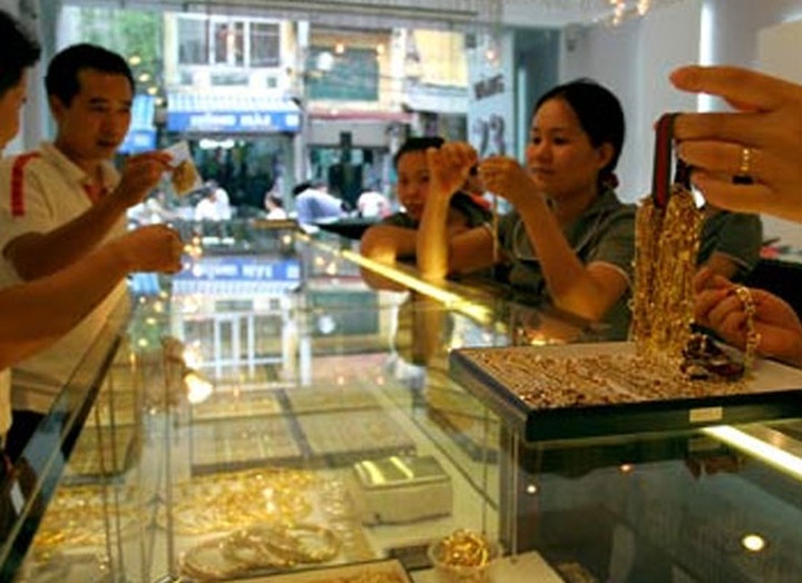 State Bank plans to buy back gold - 1