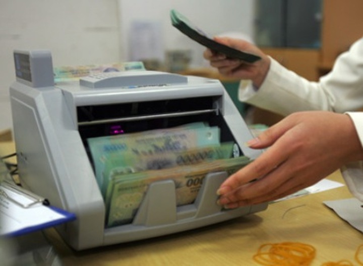 SBV announces another drop in interest rates - 1