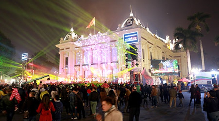 Firework performances welcome the Year of the Monkey - 2
