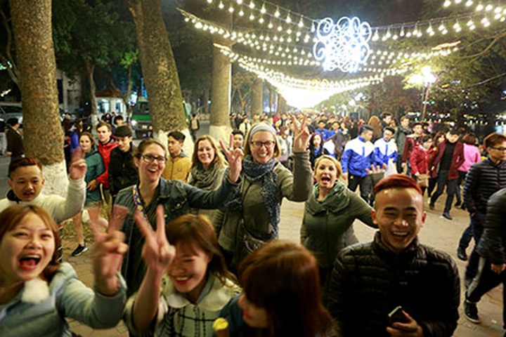 Firework performances welcome the Year of the Monkey - 9