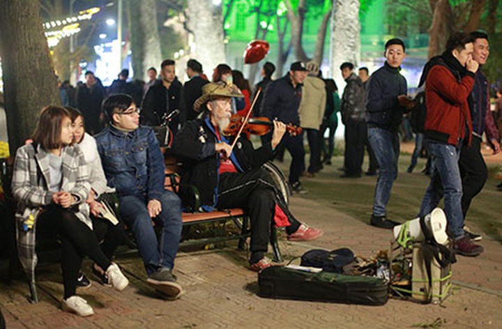 Firework performances welcome the Year of the Monkey - 8