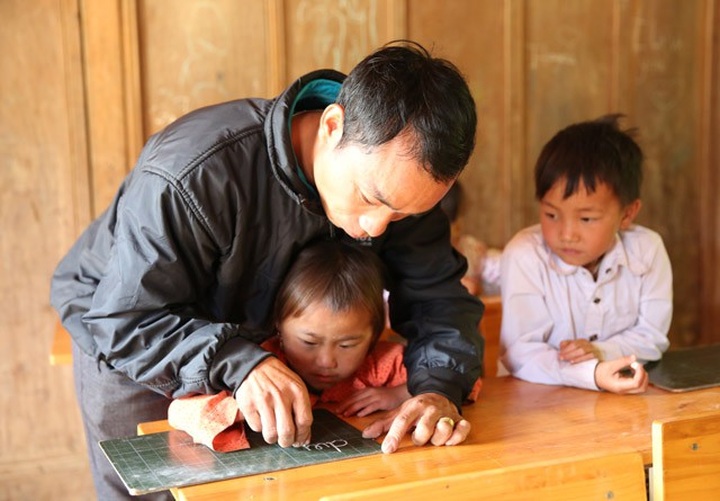 Mountainous school struggles on with dedicated teachers - 3